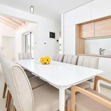 Leon By Гостевой дом