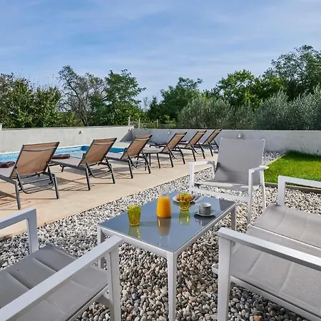 Гостевой дом Leon By 4*