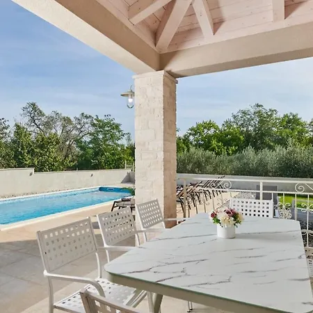 Leon By Гостевой дом